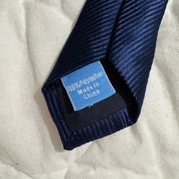 Elegant‎ Navy Blue Tie - Picture 3 of 3